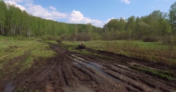 NOVOSIBIRSK, RUSSIA - MAY 15, 2015: Mud racing with ATVs — Stock Video