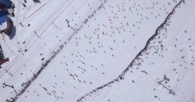 Sheregesh, Rusya - 16 Nisan 2016: Dağ Zelyonaya - Kayak Festivali