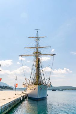 Porto Karadağ cazibe demirleyen