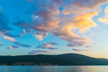 Karadağ gökyüzü günbatımı 