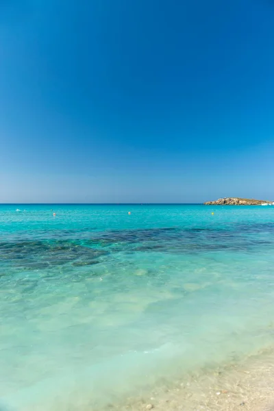 塞浦路斯最有名的海滩 水晶般清澈 尼西海滩 — 图库照片