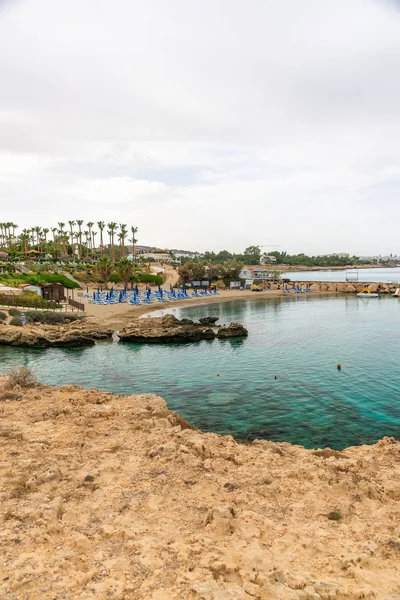 Ein Malerischer Strand Mit Kristallklarem Wasser Liegt Ufer Des Mittelmeeres — Stockfoto