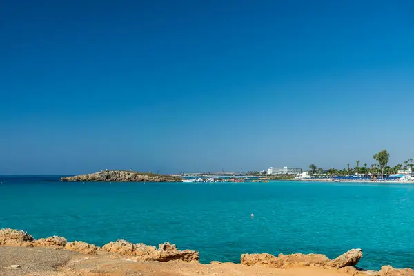 Одним Самых Популярных Пляжей Кипрусе Является Пляж Нисси Окрестности — стоковое фото