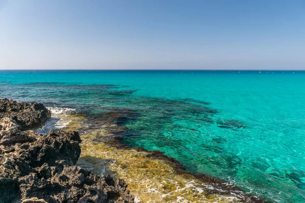 Одним Самых Популярных Пляжей Кипрусе Является Пляж Нисси Окрестности — стоковое фото