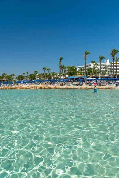 Cyprus Nissi Beach Maj 2018 Turister Slappe Svømme Mest Populære - Stock-foto