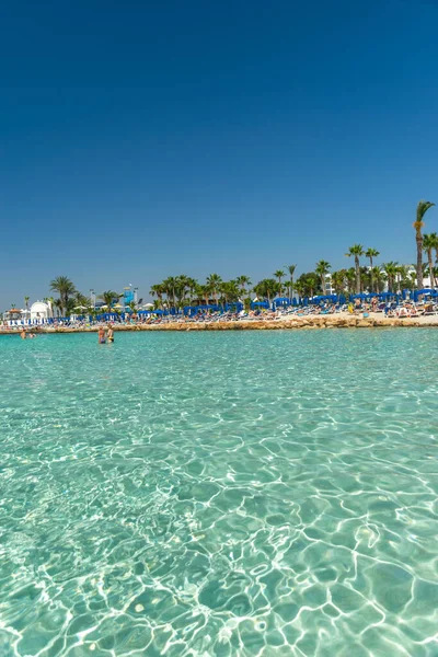 Cyprus Nissi Beach Maio 2018 Turistas Relaxam Nadam Uma Das Fotografias De Stock Royalty-Free