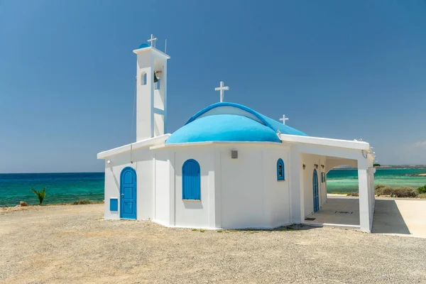 Der Meerküste Befindet Sich Die Kapelle Und Höhle Von Ayia lizenzfreie Stockfotos