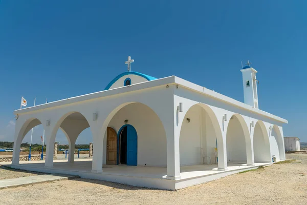 Aan Kust Kapel Grot Van Ayia Thekla Stockfoto