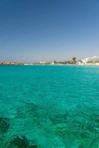 Chipre Playa Nissi Mayo 2018 Los Turistas Relajan Nadan Una — Foto de Stock