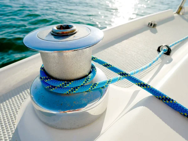 Guincho com corda azul — Fotografia de Stock