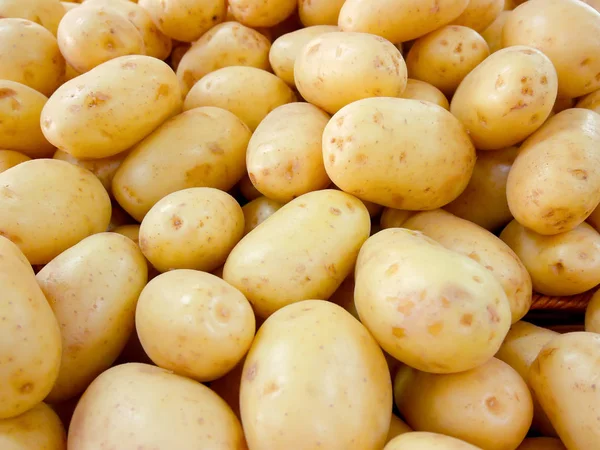 Картофель на рынке — стоковое фото