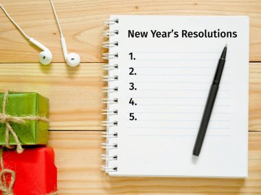 Defter ve kalem yeni yıl kararları yazmak için