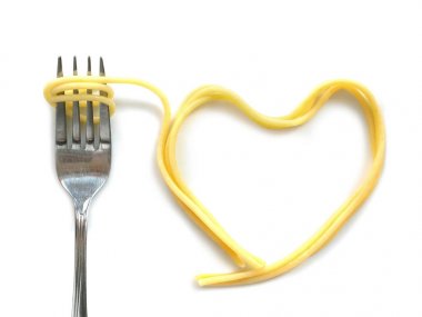 Kalp şeklinde capellini pişmiş spagetti çatalı 