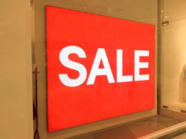 Giyim mağazası büyük satışı işareti