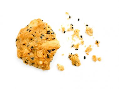 Kaşu somun ve siyah susam tohumu kurabiye kırıntısı ile