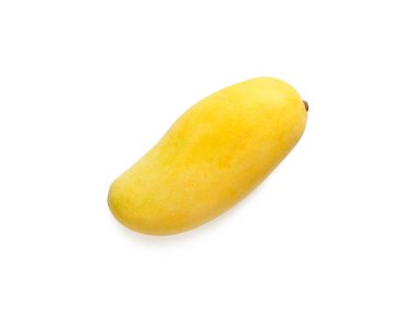 Olgun mango beyaz arkaplanda izole