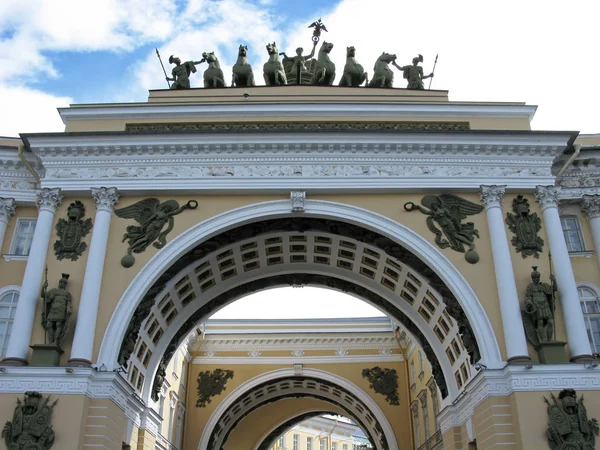 Łuk Triumfalny sztabu generalnego w Sankt Petersburgu. — Zdjęcie stockowe