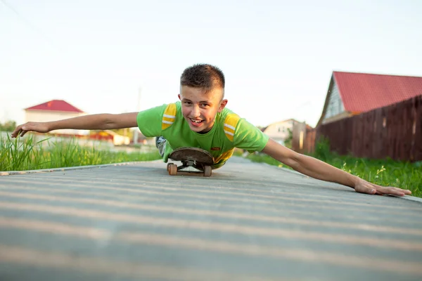 crawling-teenager