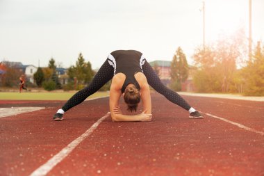 Kadının Isınma egzersizleri Jogging önce yapması