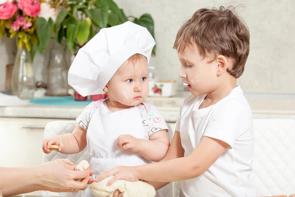 Baby knead the dough in flour — Stock Photo, Image