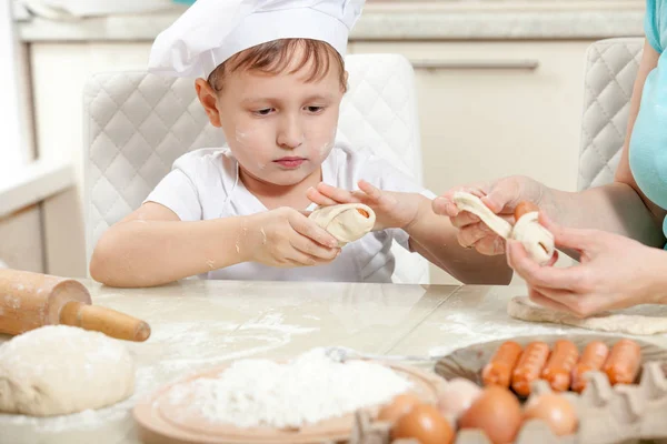 Baby knead the dough in flour — Stock Photo, Image