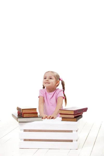 Klein meisje met boeken — Stockfoto