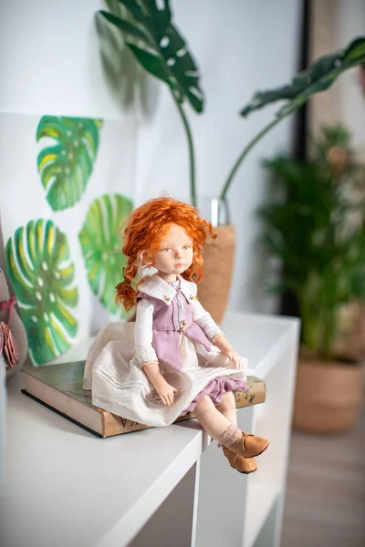 Эксклюзивная Дизайнерская Кукла Человеческим Лицом Сделанная Вручную Текстиля Стиле Ретро — стоковое фото