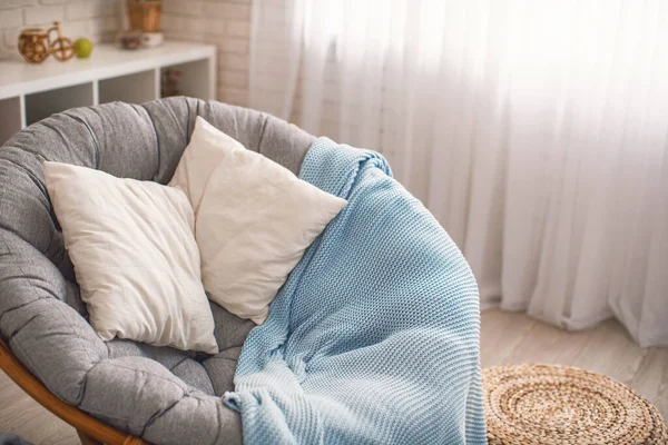 Comfortabele Thuisomgeving Gezellige Grote Ronde Stoel Staat Een Lichte Kamer — Stockfoto