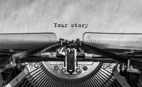 你的故事用老式打字机打字 机制特写 在旧打字机上打字 — 图库照片