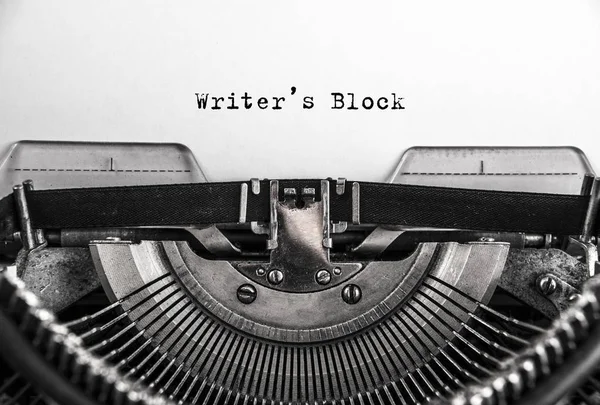 Schriftsteller Blockieren Getippte Wörter Auf Einer Alten Alten Schreibmaschine Nahaufnahme — Stockfoto
