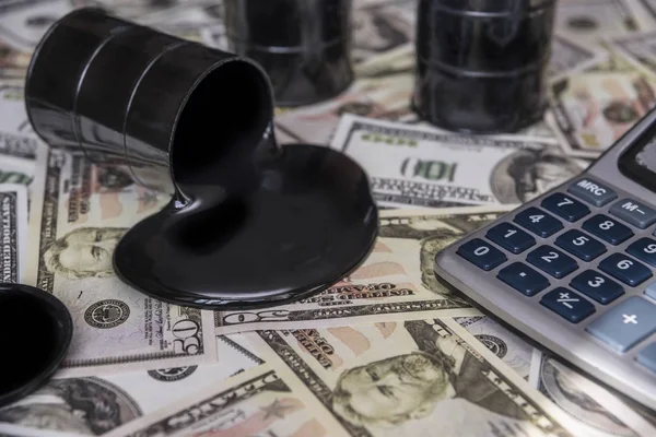 Petróleo Barriles Vertió Petróleo Moneda Del Dólar Del Dinero Negociación Imagen De Stock