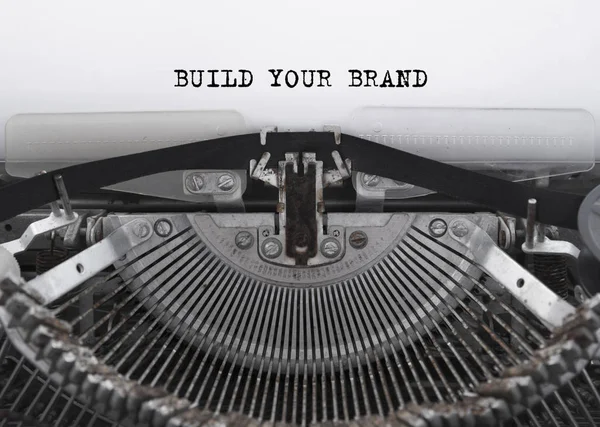 Build Your Brand Набрав Слова Старовинній Друкарській Машинці — стокове фото