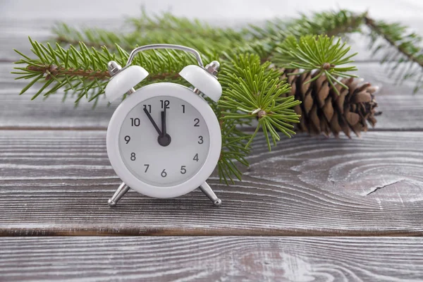 Christmas Clock Desk Branch Tree Lump New Year Time Concept — Stock Photo, Image