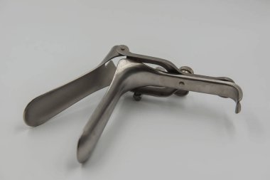 spekulum beyaz arka plan üzerinde. Tıp kavramı 