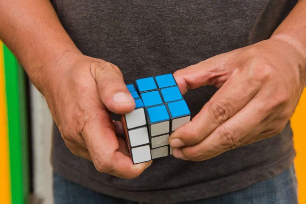 Rubik's cube puzzle In the hands of men. Cube was invented by a Hungarian architect Erno Rubik in 1974. — Stock Photo, Image