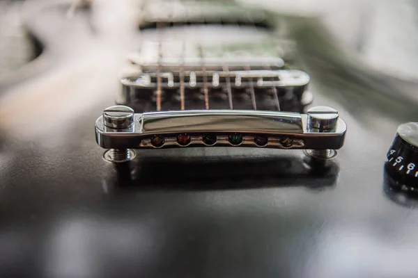 Guitarra eléctrica Negro, equipo musical para fondo musical — Foto de Stock