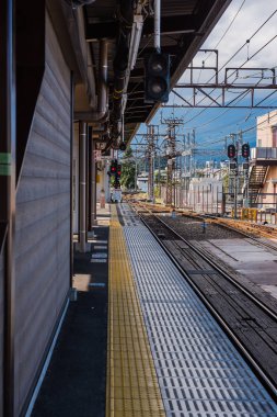  Demiryolu ve platform Tobu Nikko satırındaki .