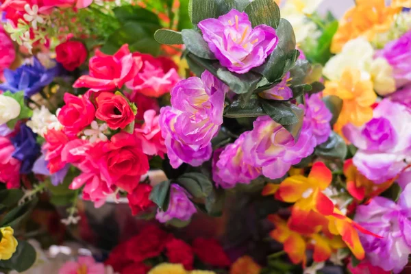 portre renkli plastik çiçek