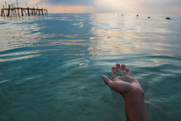 特写镜头沙子在海背景上 — 图库照片