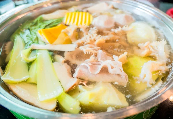 Shabu Shabu lub Sukiyaki lub gorący pot, japońskie jedzenie w restauracji — Zdjęcie stockowe