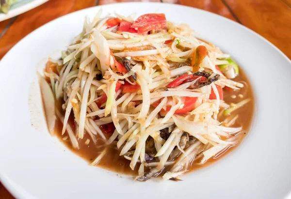 Som Tum Papaya Sałatka z kraba. pikantne tajskie jedzenie — Zdjęcie stockowe