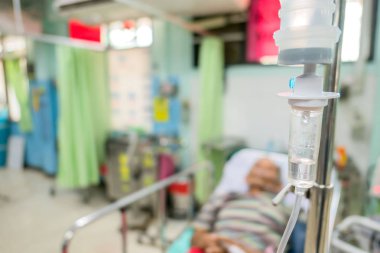 IV tuzlu çözüm damla hasta hastane için yukarıya kapatmak