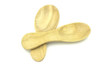 Tahta kaşık dosyasının kırpma yolu ile beyaz arka plan üzerinde .