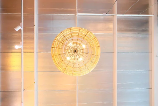 Moderna Lampada Sospensione Legno Sul Soffitto — Foto Stock