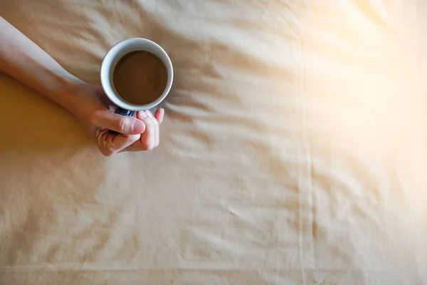 Frauen Die Morgens Eine Heiße Tasse Kaffee Der Hand Auf — Stockfoto