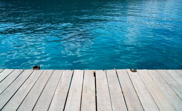 Escritorio Madera Vacía Fondo Marino Azul Verano Espacio Blanco Para — Foto de Stock