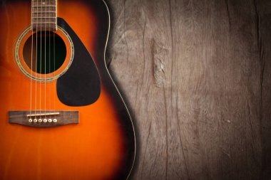 akustik gitar ile kopya alanı boş grunge arka planı dinlenme