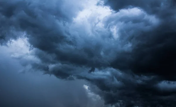 Nubes oscuras - Gran tormenta — Foto de Stock