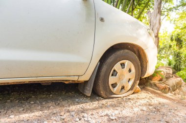 Lastik araba hasar sızdırılmış