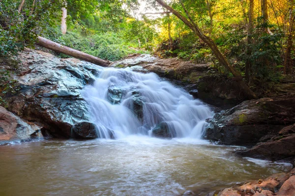 Mae Sa vattenfall i Thailand — Stockfoto